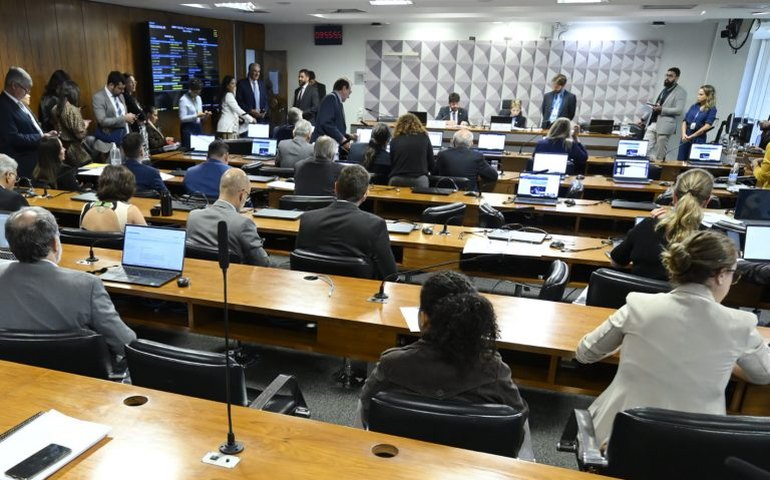 Senado analisa PEC do marco temporal em resposta ao STF e amplia tensão entre Poderes