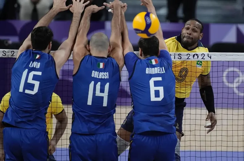 Brasil é superado pela Itália na estreia do vôlei masculino em Paris