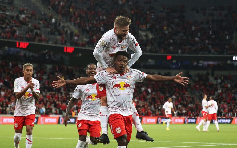 Red Bull Bragantino empata com Athletico e se isola na vice-liderança do Brasileirão