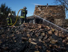 Rússia bombardeia a região de Kiev com mísseis e drones, matando 4 pessoas e atingindo a rede elétrica.