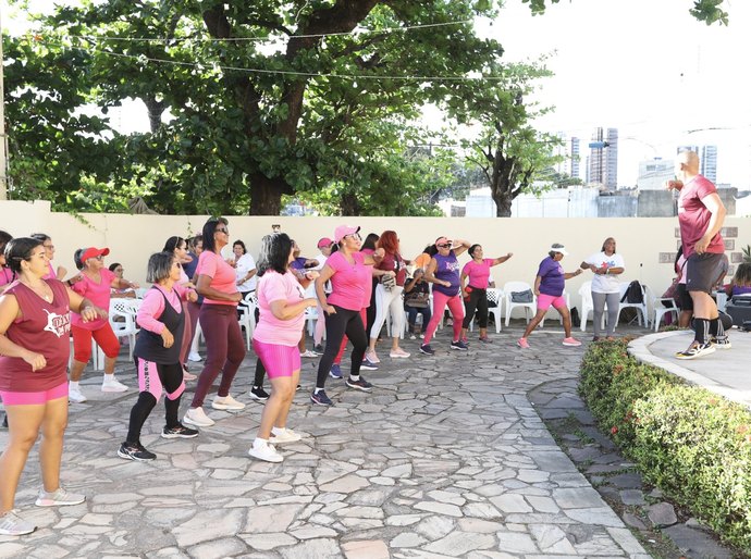 Casa da Mulher Alagoana promove ação educativa no Outubro Rosa