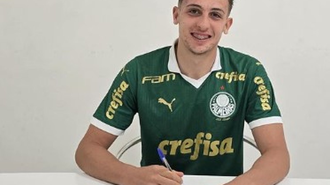Palmeiras assina 1º contrato profissional de jovem zagueiro e coloca multa de R$ 600 milhões