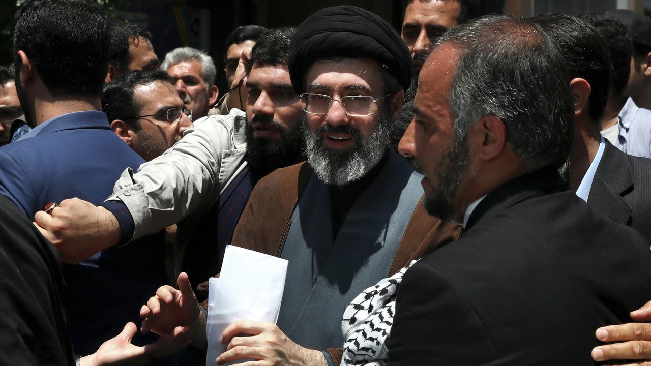 Líder supremo do Irã promete vingança contra EUA e Israel após funeral de Ali Khamenei