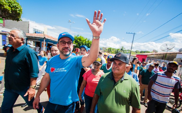  Governo de Alagoas leva diversos serviços de combate à fome a Olho D'água Grande    