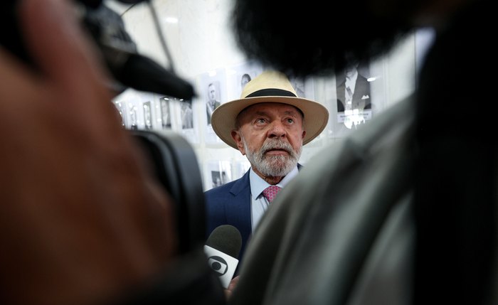 O presidente Luiz Inácio Lula da Silva, visita exposição sobre os atos contra democracia em 2023