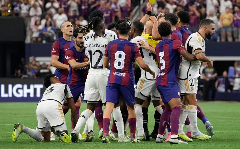 Vini Jr. perde pênalti e Barça faz 3 a 0 no Real Madrid em amistoso quente nos EUA