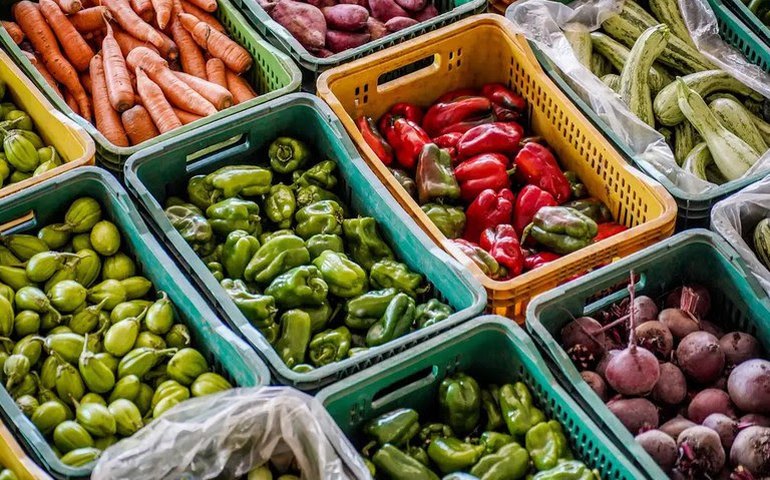 País teve deflação de 0,11% em agosto, puxada por queda em habitação e alimentação