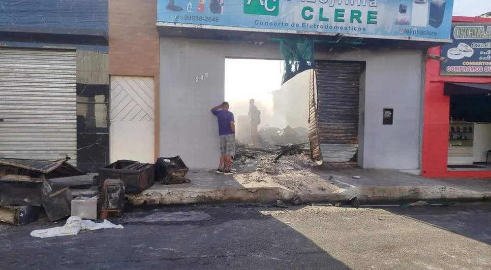 O proprietário não estava no local no momento do incêndio. Ninguém ficou ferido. / Foto: Reprodução 