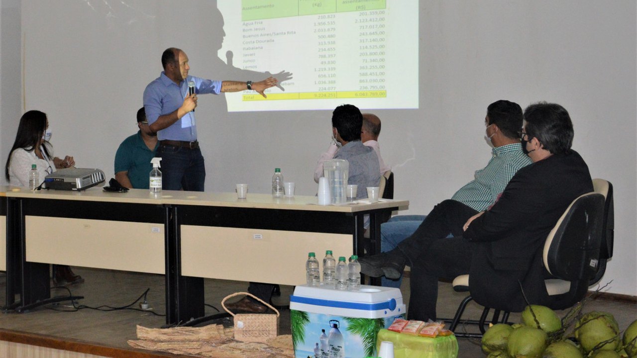 Governo federal, prefeitura e assentados discutem fruticultura em Maragogi e Alagoas