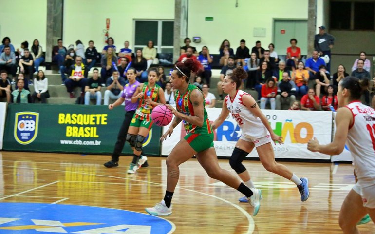 Sampaio Basquete e Sesi Araraquara disputam quarto jogo da final