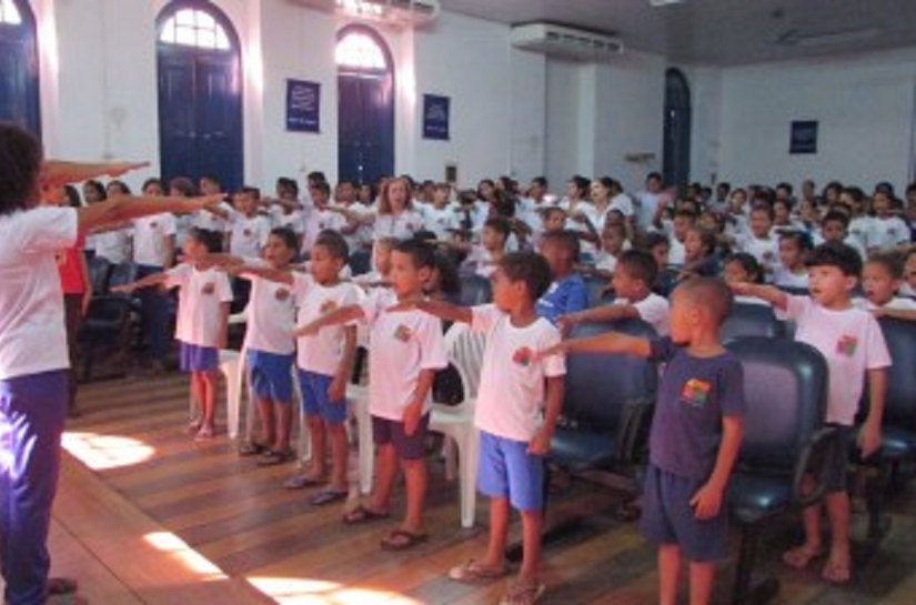 Crianças ensaiam encerramento do Proerd no Lar São Domingos