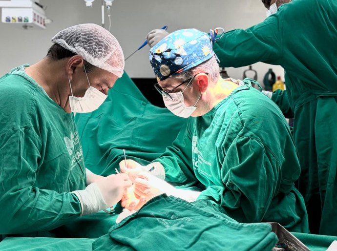 Cirurgia de alta complexidade no Hospital Metropolitano de Alagoas devolve funcionalidade da mão de paciente