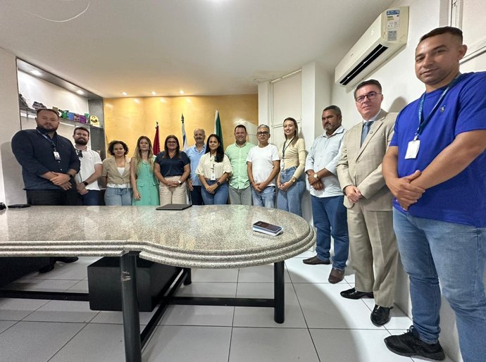 Ziane Costa reúne concessionárias e agência reguladora para cobrar melhorias no abastecimento de água em Delmiro