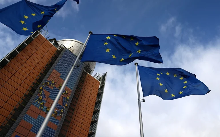 UE corta previsão para alta do PIB da zona do euro em 2025, de 1,4% a 1,3%