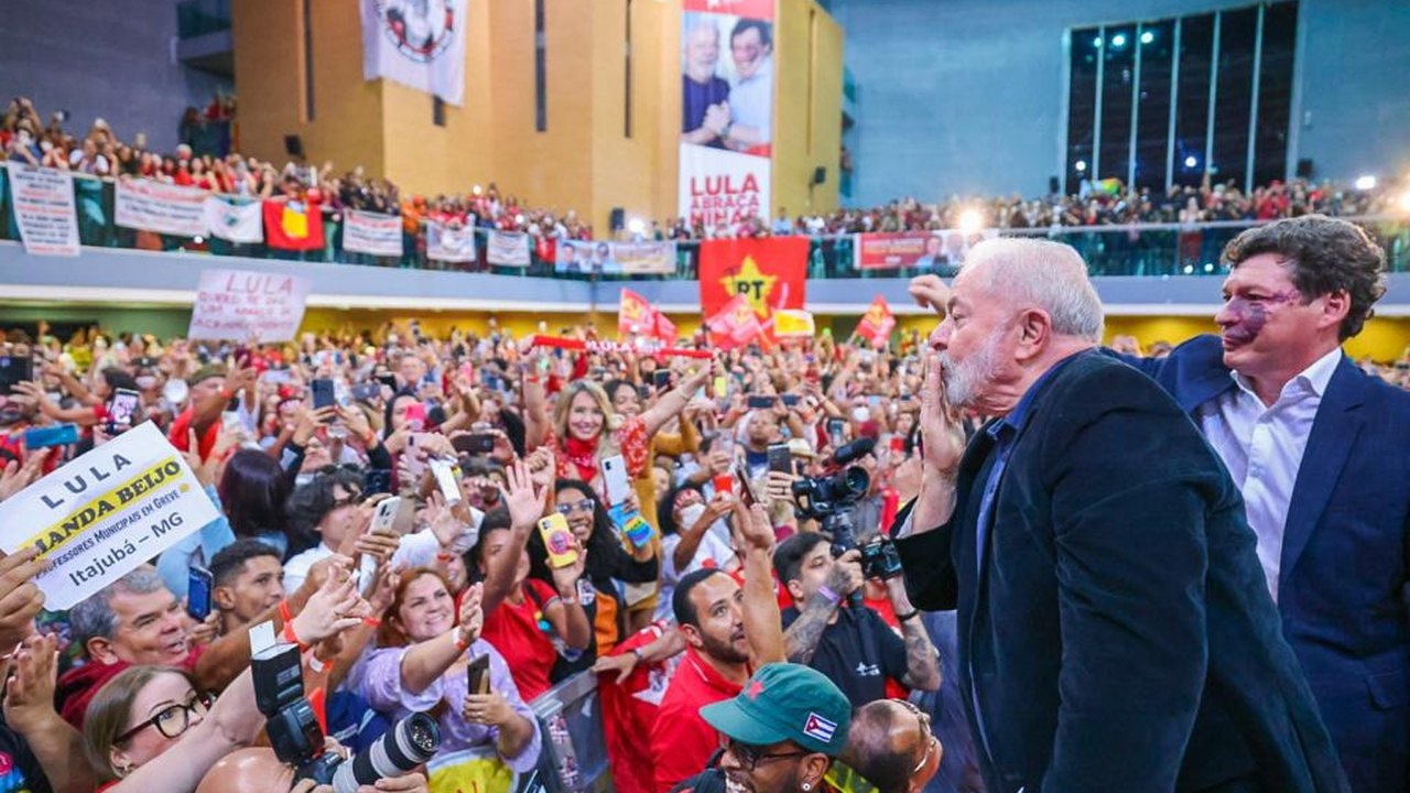 Em ato em Belo Horizonte, Lula pede que o amor seja a força que vai unir o Brasil
