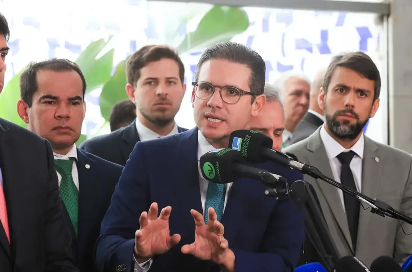 Para 'retomar rédeas' da Câmara, Motta dá andamento a pedidos de cassação contra Eduardo Bolsonaro; veja argumentos