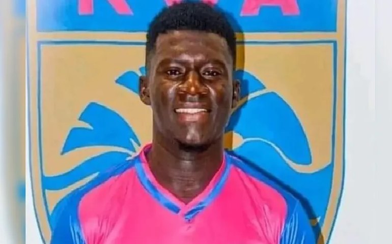 Zagueiro de 21 anos morre na Costa do Marfim após sofrer mal súbito em campo