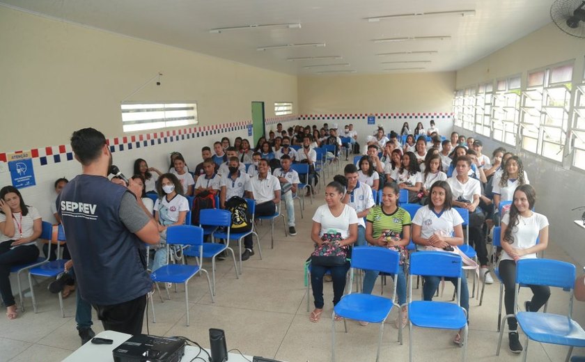 Estudantes de Penedo são orientados sobre os perigos relacionados ao uso de drogas