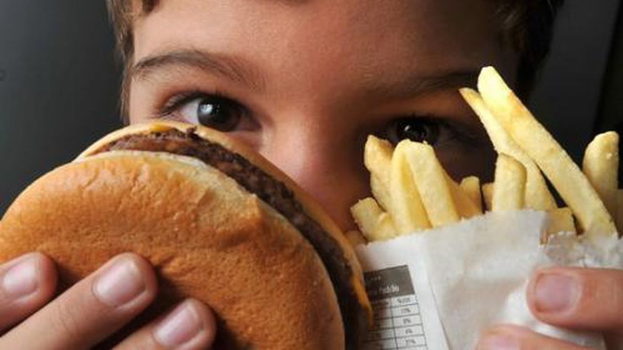 Ultraprocessado: ‘Não vamos chamar de comida porque não é’, defende especialista em alimentação