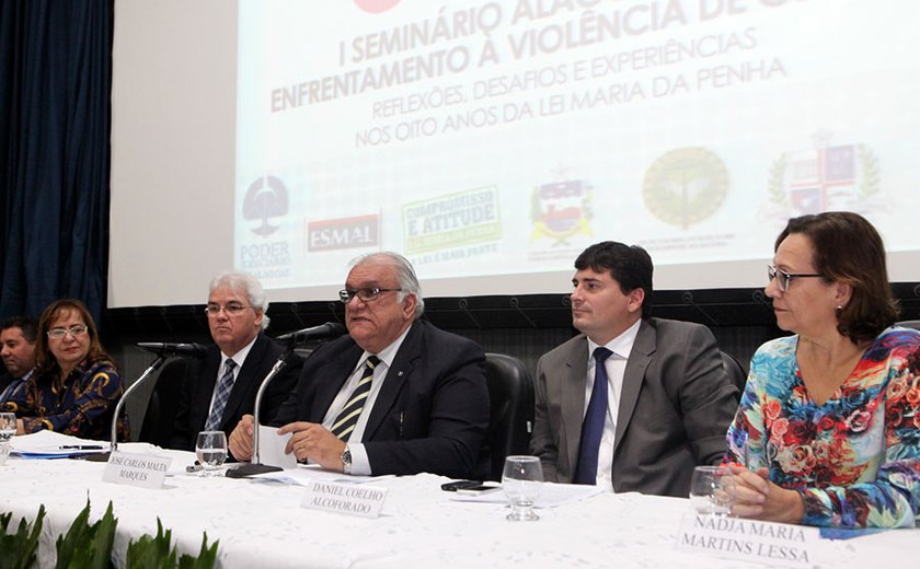 Judiciário inicia seminário contra violência de gênero na Esmal