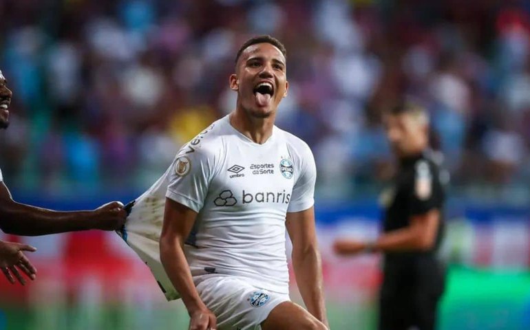 Grêmio joga com reservas, vence Athletico-PR em Curitiba e se afasta da zona de rebaixamento