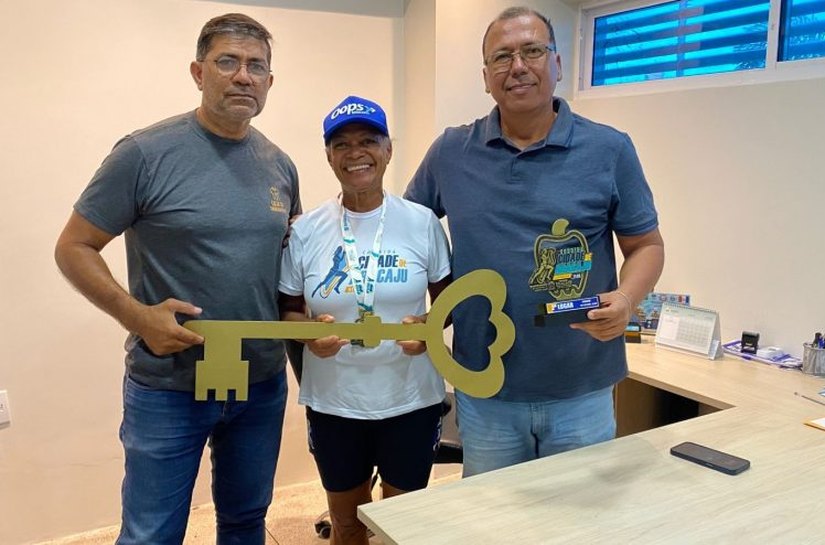Maratonista Carminha vence em 2º lugar a 41ª edição da Corrida Cidade de Aracaju