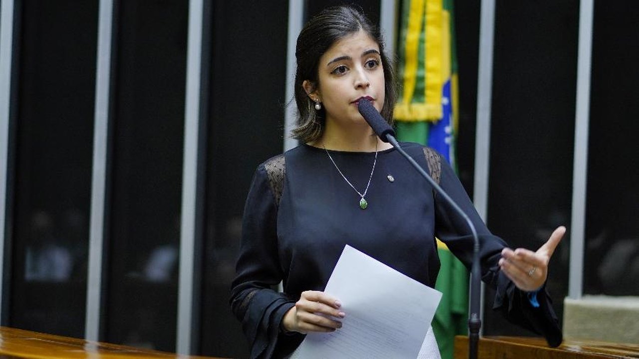 Tabata Amaral aproveita passagem por Salvador para se reunir com ACM Neto
