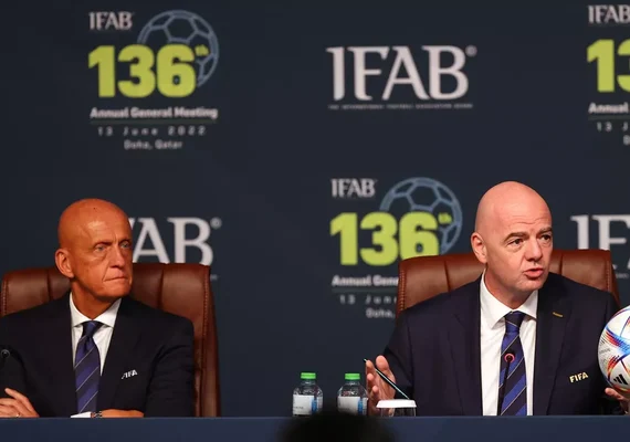 IFAB aprova cinco substituições por partida de futebol de maneira definitiva