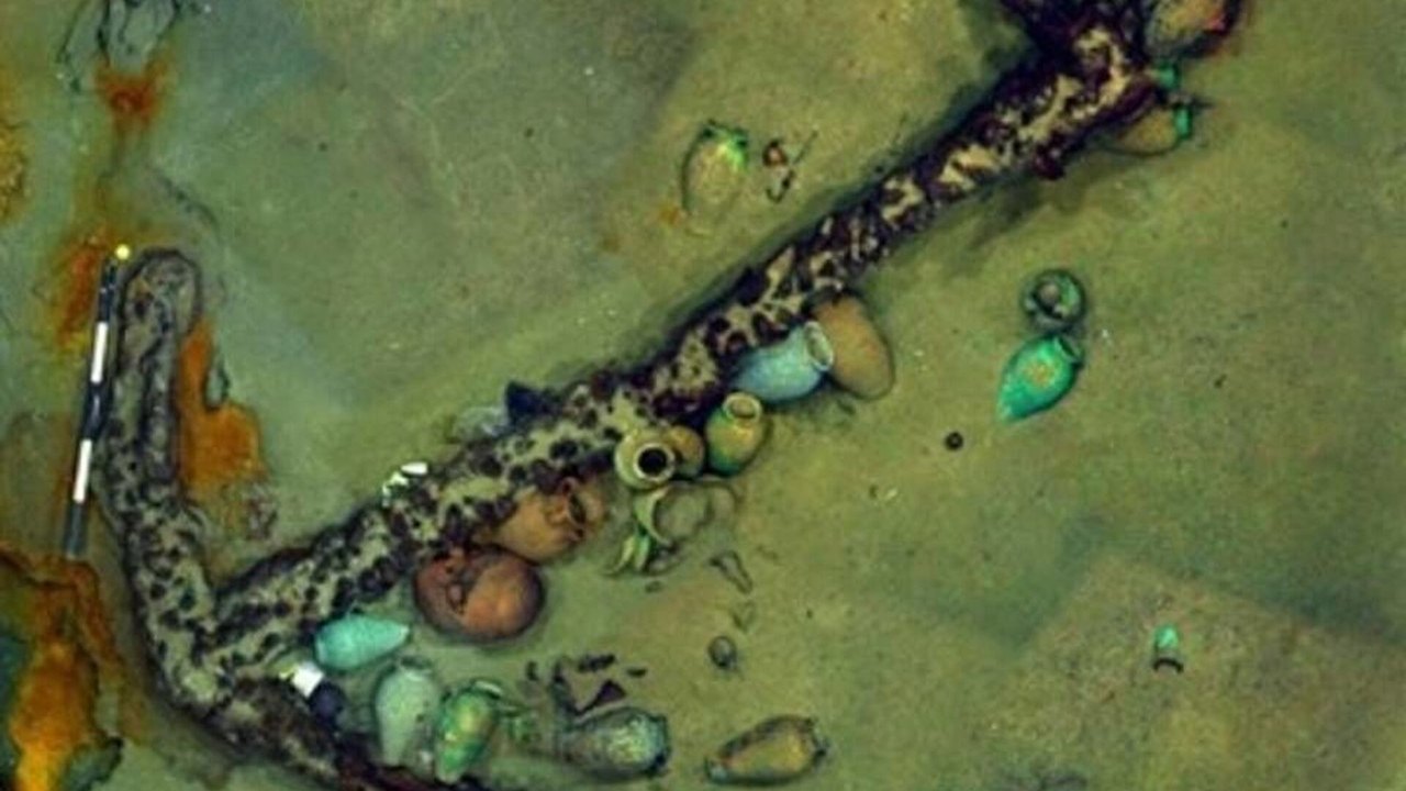 Naufrágio romano é descoberto em lago suíço com centenas de artefatos intactos