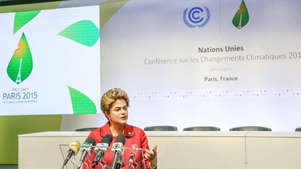 Obama felicita Dilma Rousseff por liderança em acordo da COP21