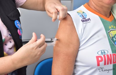 Vacinação em adultos com doenças reumáticas autoimunes será foco do 43º Congresso Brasileiro de Reumatologia