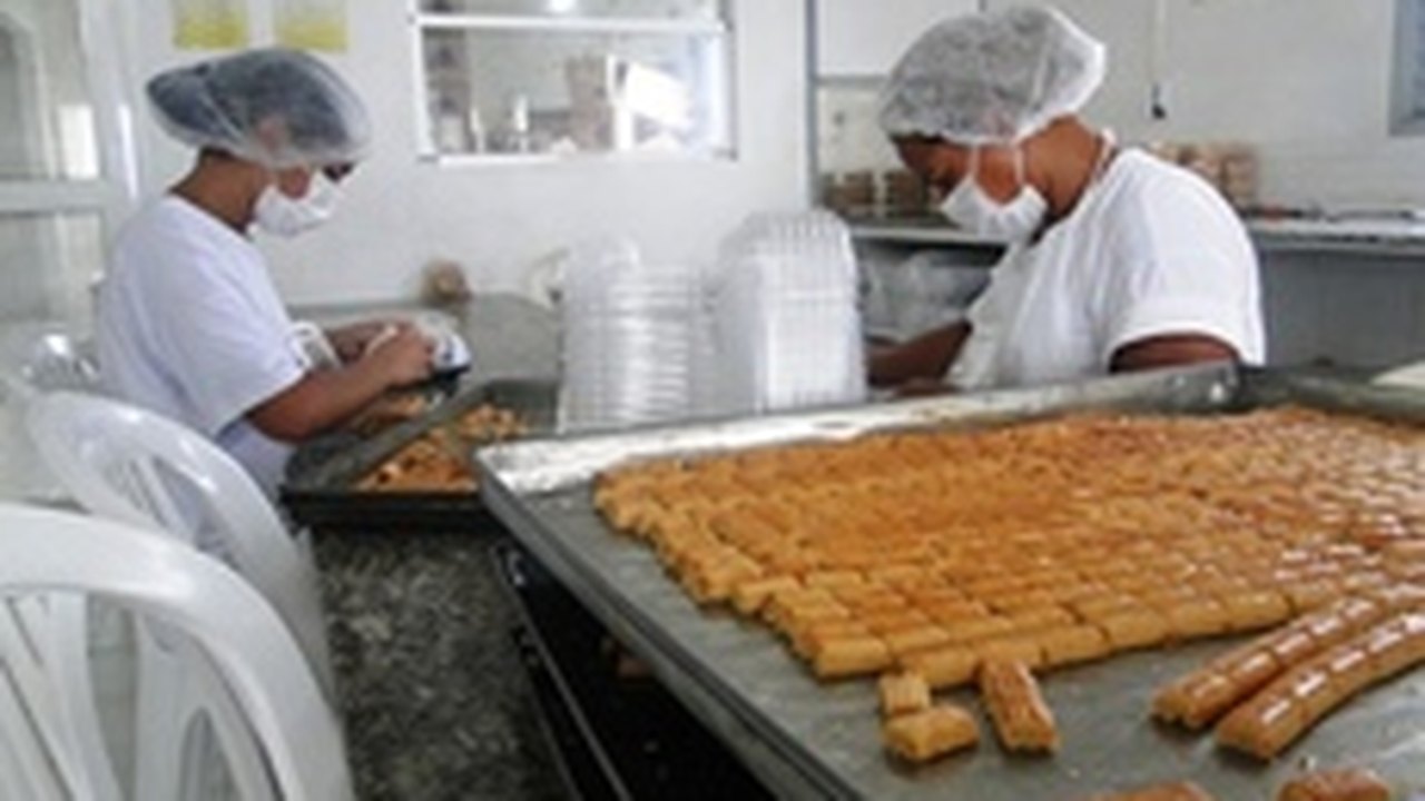 Empresa alagoana produz 60 mil pacotes de biscoitos por mês