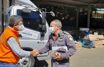 Defesa Civil Maceió envia donativos para os municípios baianos