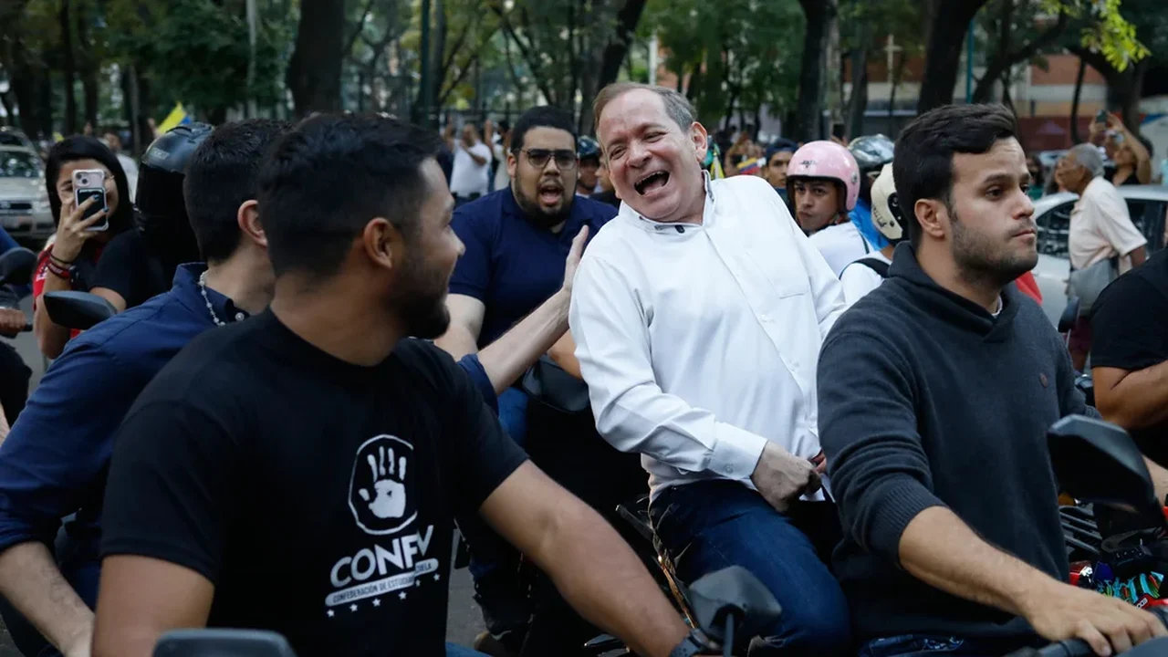 Venezuela liberta vários membros da oposição após longas detenções com motivação política