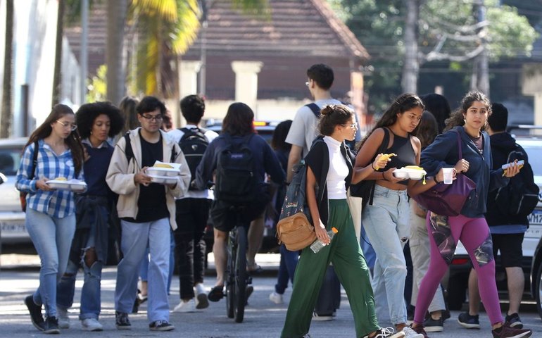 CDH vota incentivo ao trabalho voluntário dos jovens