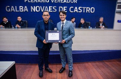 Câmara entrega Comenda Vereador Otacílio Holanda ao empresário Carlos André Gomes da Silva