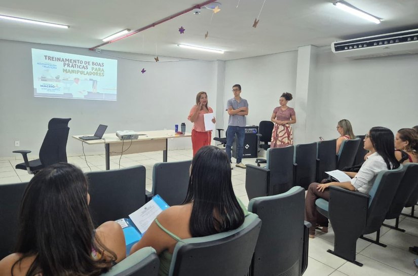 Saúde capacita pessoal que manipulam alimentos em abrigos para idosos