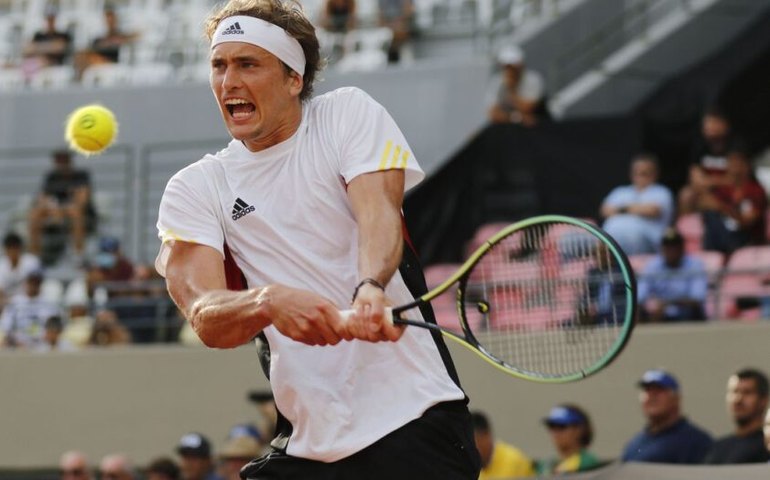 Zverev vence Djokovic em torneio de exibição duas semanas após voltar de lesão