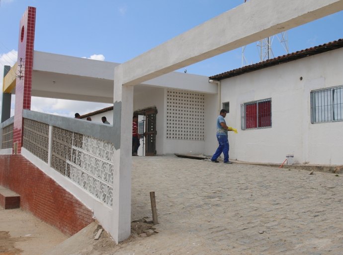 Prefeito Cacau realiza vistoria em obras do PSF da Terra da Esperança e José Dias
