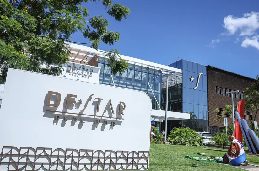 Bolsonaro recebe alta hospitalar e volta a cumprir pena na PF