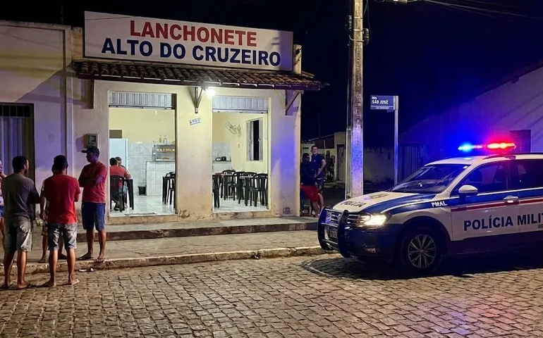 Susto no Alto do Cruzeiro: dono de lanchonete é ameaçado com faca por homem em situação de rua; PM fez buscas