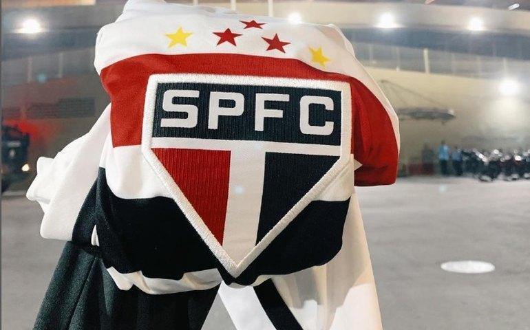 Zagueiro campeão mundial pelo São Paulo trabalha no governo em defesa dos torcedores