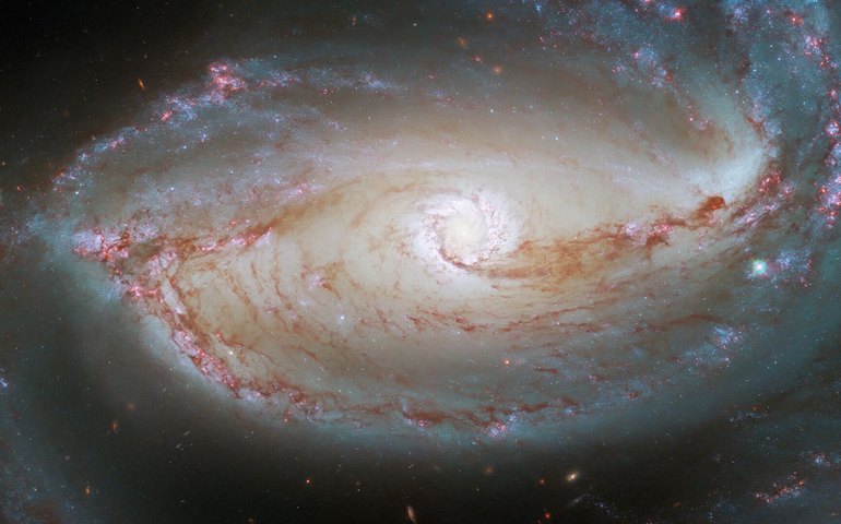 Telescópio James Webb identifica galáxia antiga sem rotação detectável