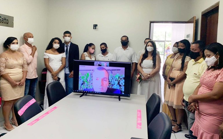 Juiz Antônio Rafael realiza casamento de 60 casais em Pilar