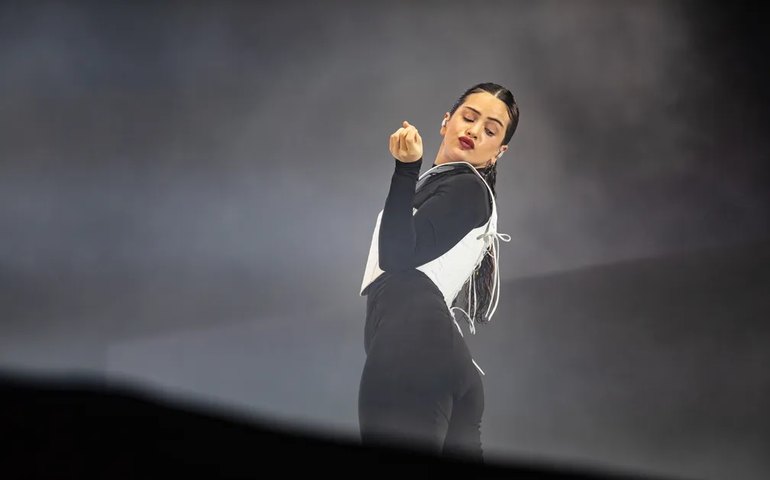 Lollapalooza 2023: Rosalia cria relação de velhos amigos com o público