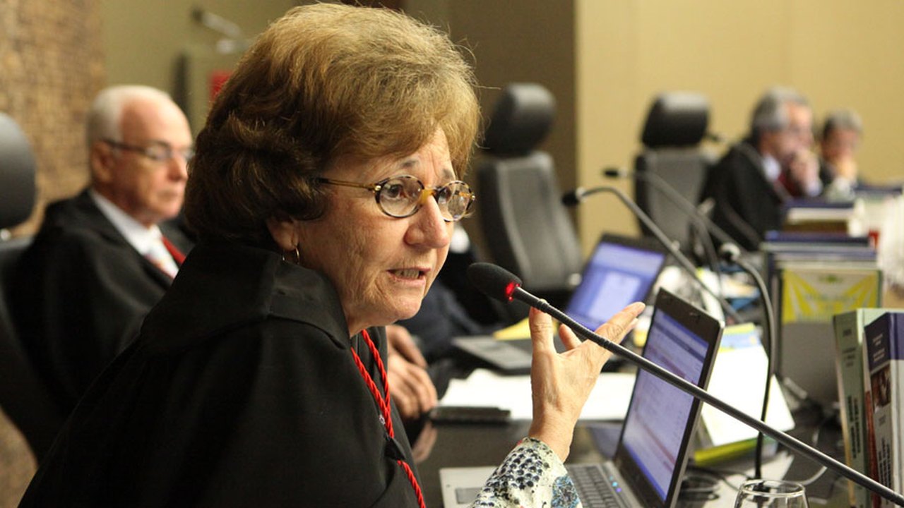 TRE/AL reforma sentença e inocenta esposa de ex-prefeito e eleitora