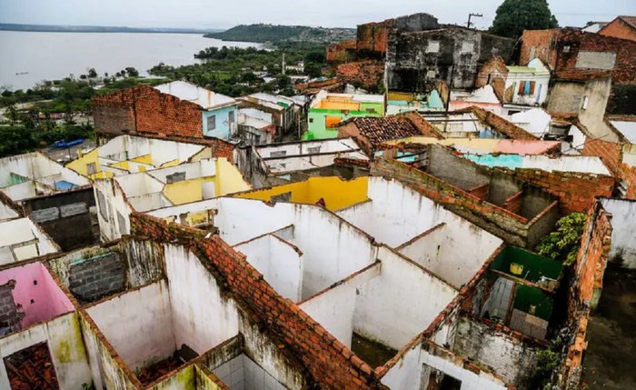 Plano Diretor diz que “deverá ser revisto e atualizado no máximo a cada 10 (dez) anos, contados da data de sua publicação” Plano Diretor diz que “deverá ser revisto e atualizado no máximo a cada 10 (dez) anos, contados da data de sua publicação”