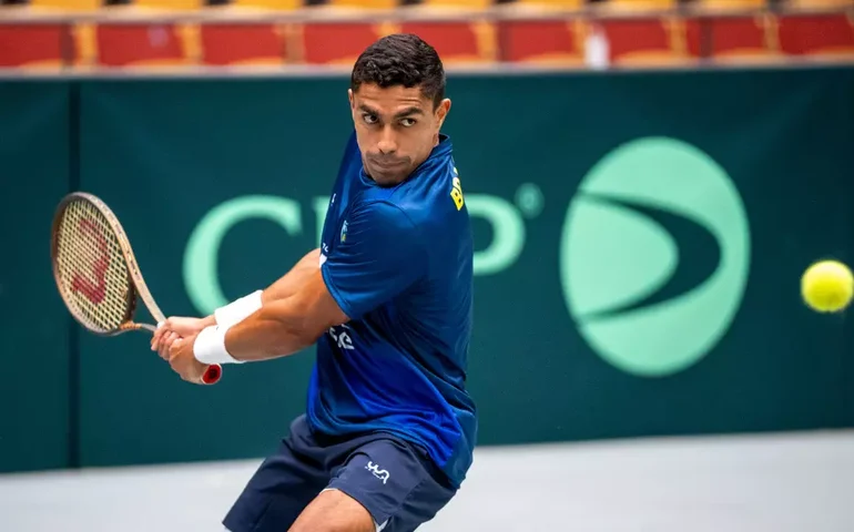 Com direito a ponto de costas, Thiago Monteiro arrasa australiano e pode fazer história em Roma