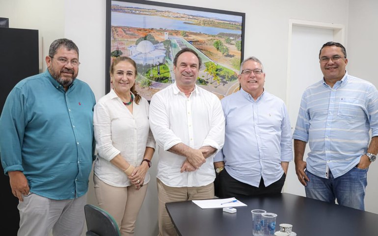 Prefeito Luciano Barbosa recebe gestores da Uninassau