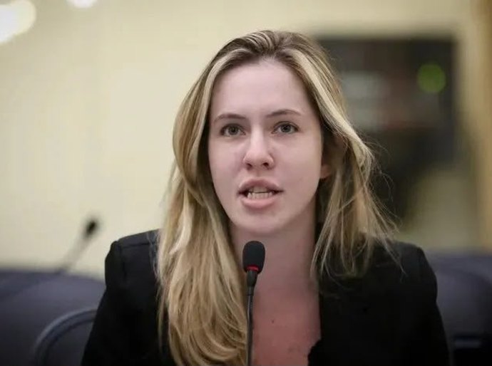 Aprovado PL de Cibele Moura que garante à comunidade escolar autonomia para decidir sobre 'progressão parcial' em escolas estaduais